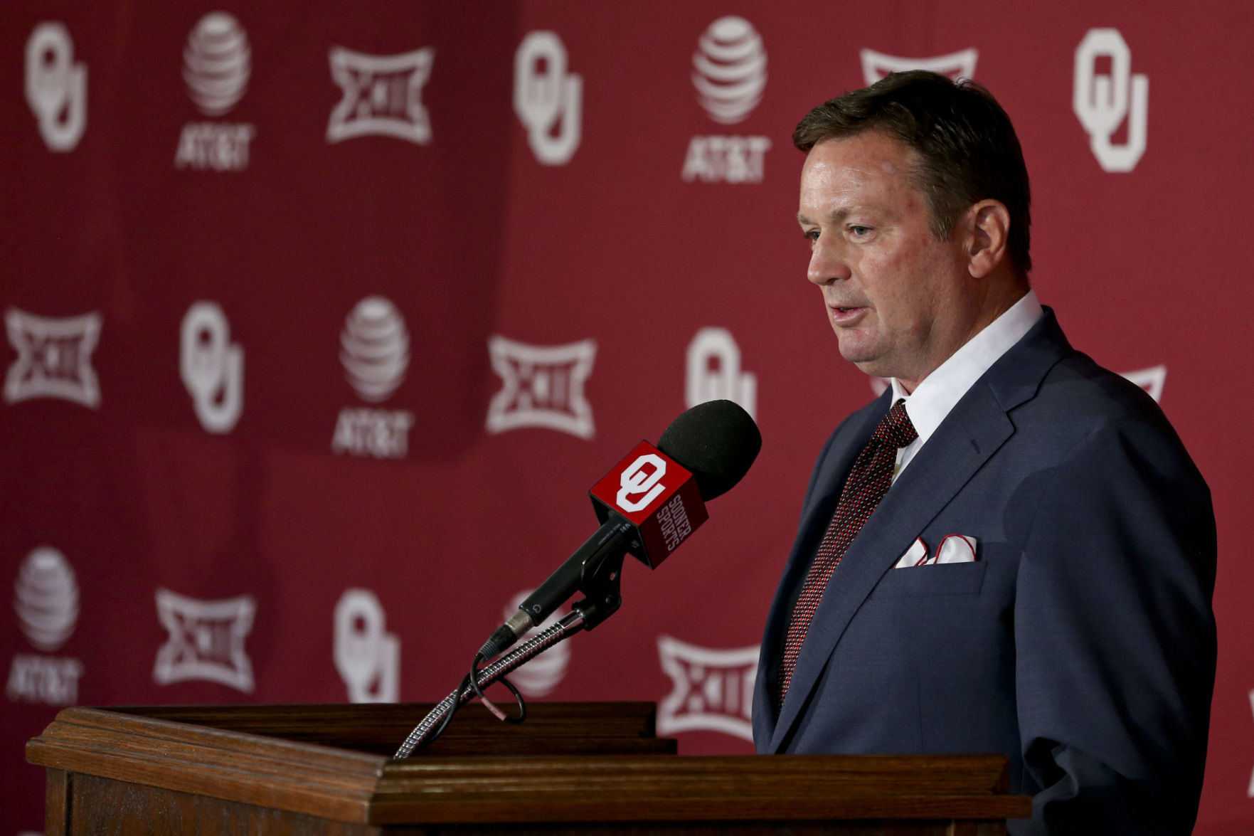 Bob Stoops retires